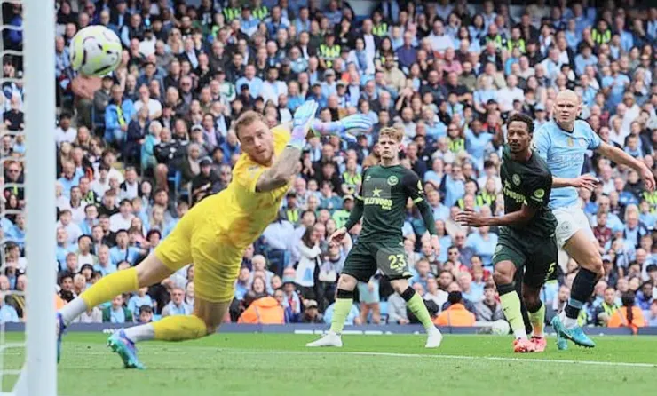 夏蘭特射入一球助曼城追和1:1