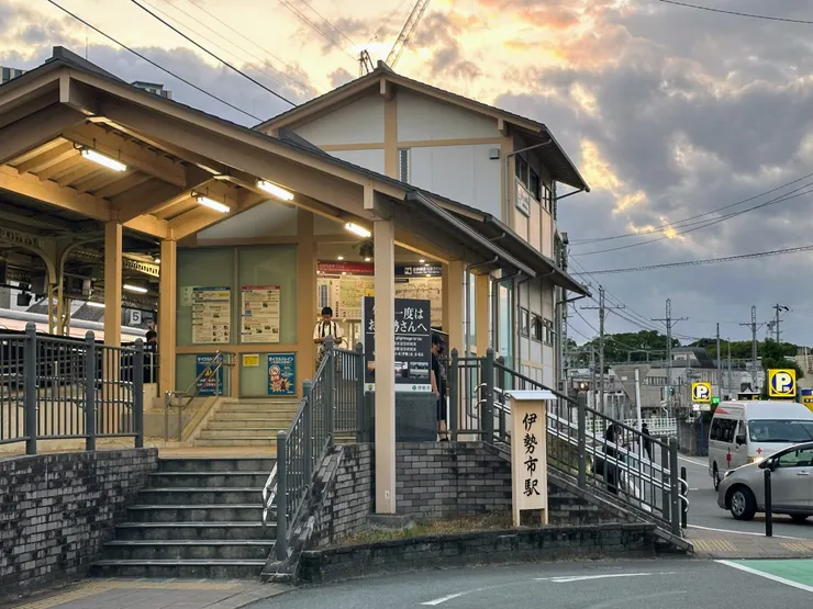 JR伊勢市站的後站