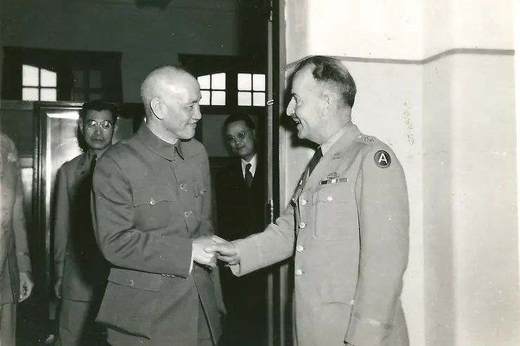 1951年蔣介石接見美軍顧問團首任團長蔡斯少將（右）。