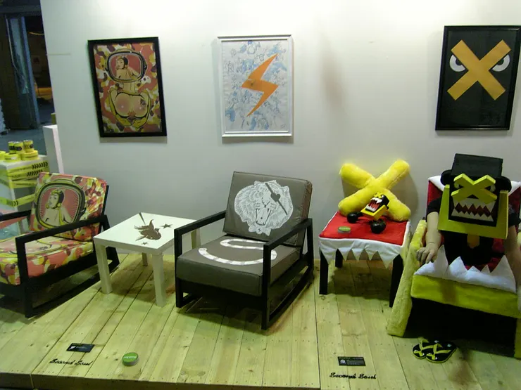 由左至右:Jimmy > Cowpe > 葉島的凶星人沙發組