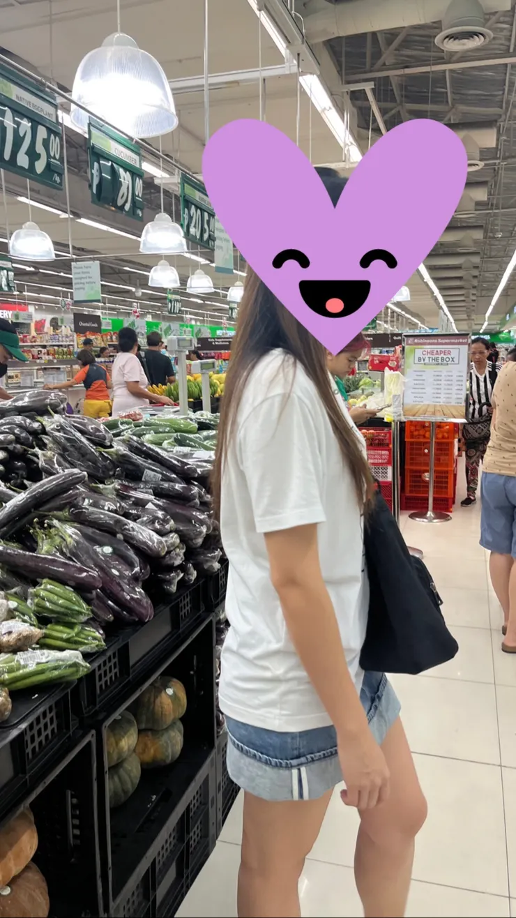 越南同事正在考慮要不要購買高麗菜