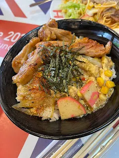 要進入變現模式，就要提供客戶所需求的服務，或者創出新的需求讓客戶買單。可以設立各種主題，分為幾堂課來交導客戶學會解決一個問題。例如：如何養成持續寫作的習慣？或者是如何找尋靈感？還是如何透過寫作來自我療癒等等，都是能夠幫客戶解決問題。