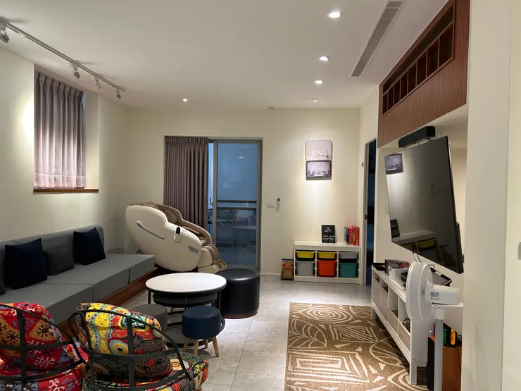 客廳能夠容納很多人