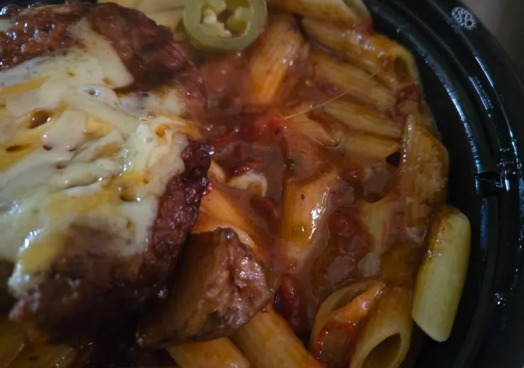 甜美的醬料加得滿滿的，真的頗有美式的風格