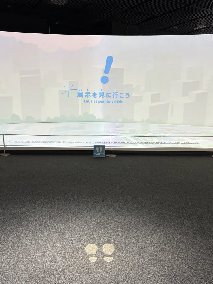 三樓一進去就有可愛的影片介紹下水道的重要性，只要雙腳站在指定的位置上就會播放了！