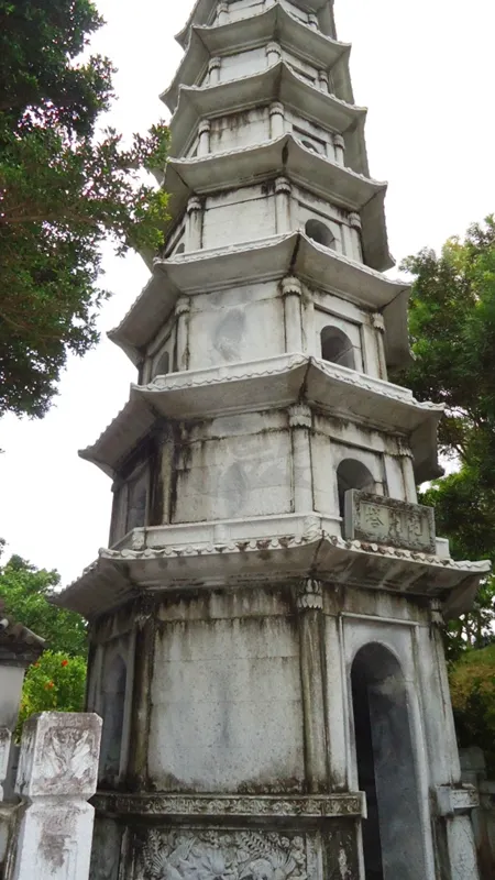 雙塔之白塔