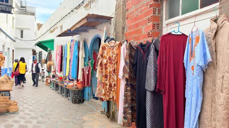 開始營業了,但是觀光客很少。