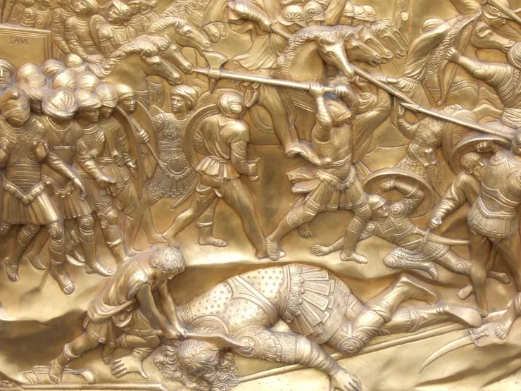 天堂之門的第9塊面板，位在整道門最左下角的位置，描述大衛與歌利亞的戰爭場景--勇敢的大衛拒絕披上所羅門要給他的盔甲，近乎無防衛地去跟歌利亞一決死戰，主幫助大衛、向歌利亞巨人扔出一顆石子就擊倒了對方、不用任何刀劍或盔甲就打敗歌利亞。