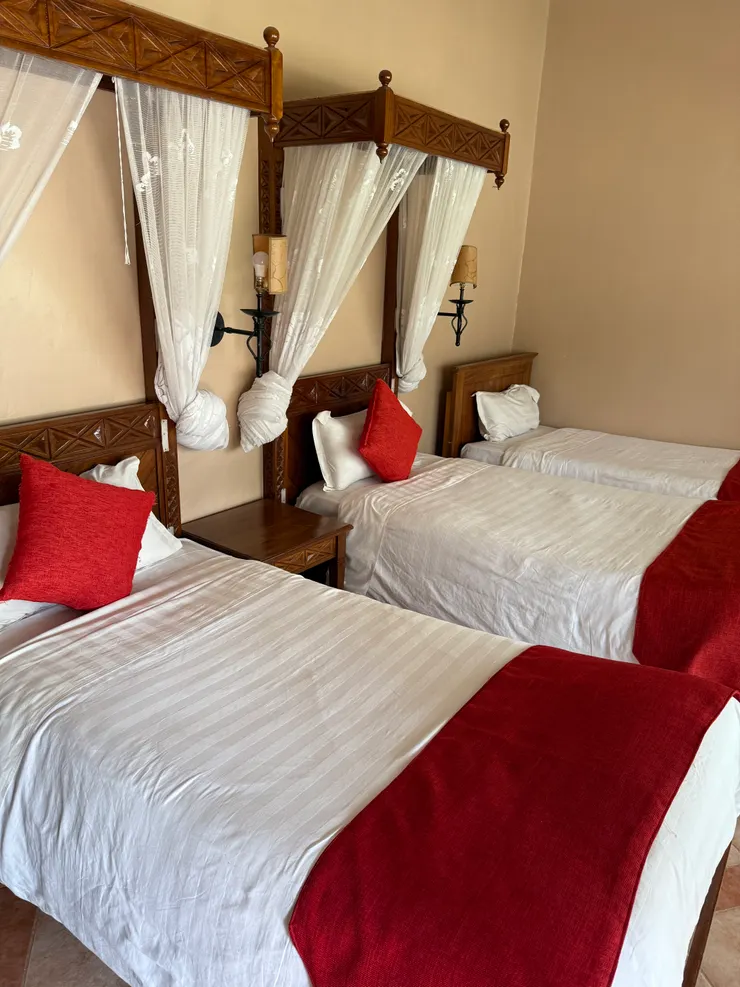 房間外觀是小木屋～內部一定要裝蚊帳！