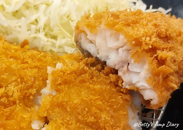 ▲福勝亭-黃金魚排定食/圖片來源：Betty's Jump Diary