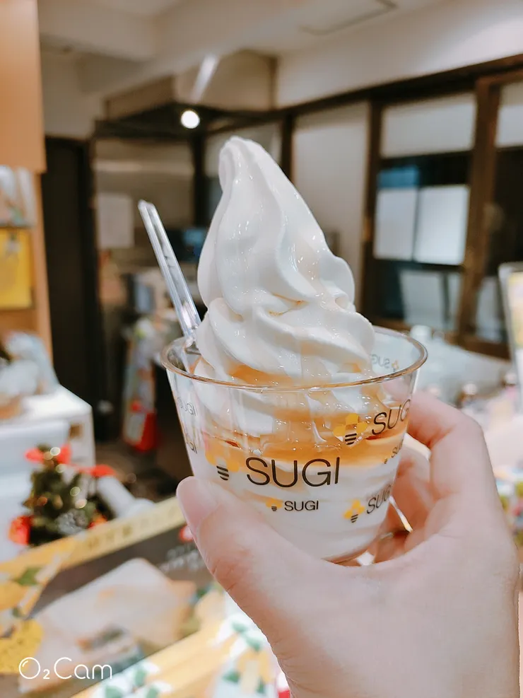 雖然已經被洗滌了心靈,但若是能夠再加上一點甜就完美了🤣所以又買了冰淇淋來吃🤣