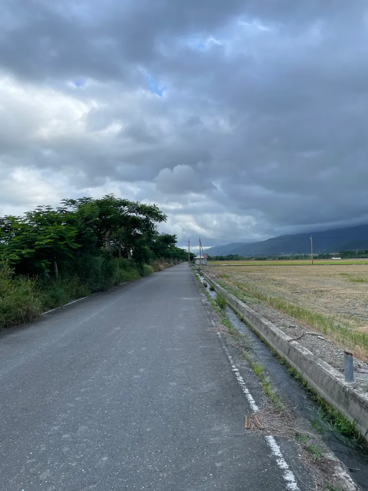 一個人的產業道路，都沒人，有點可怕