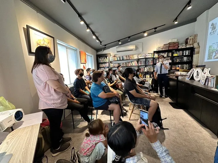 沒想到來了這麼多人來書店，聽我講述成立默默書店的故事