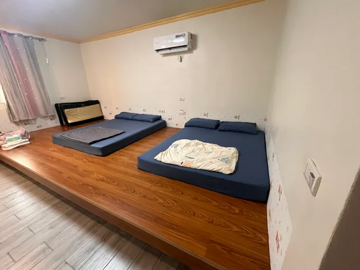 備有空調的房間 可以擠上十個人都沒問題