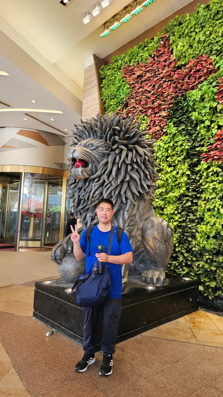 澳門新濠天地大門口的獅子!