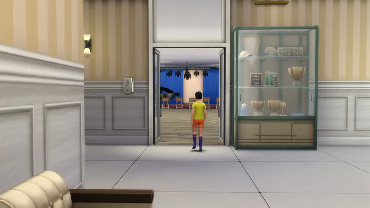 這個男生，有點像小麥可？他回來學校幹什麼？