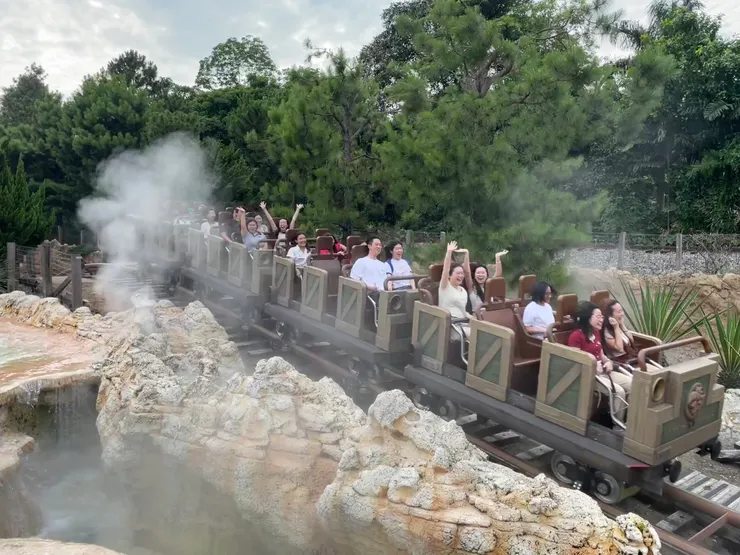 灰熊急速礦車，算是香港迪士尼最刺激的遊樂器。