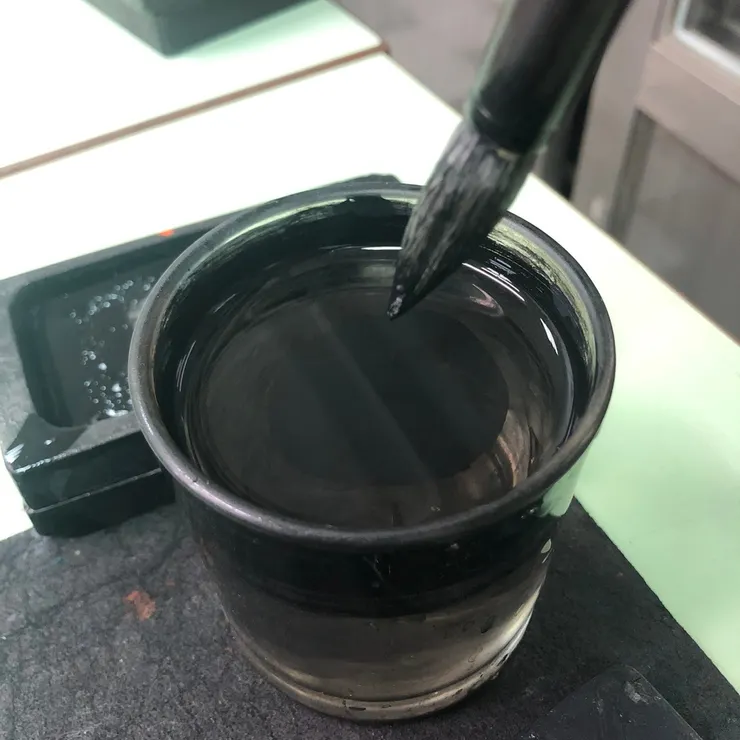 久違的書法課，那天師母買東西回來經過教室，手都是血，因為他車禍。我看老師在上課的時候一直抓頭