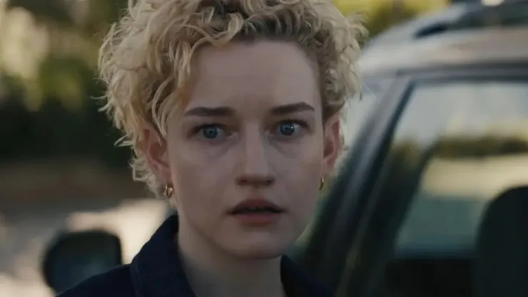 潔絲汀，最靠近孩子的人，也最先被推到聚光燈下。