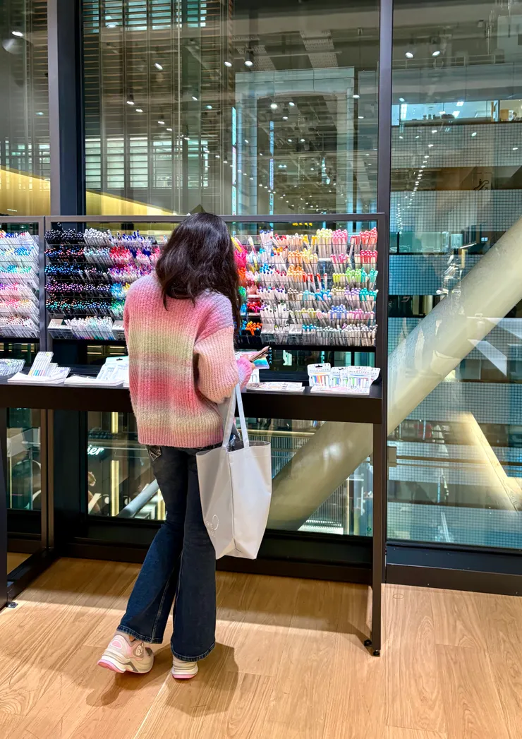 五樓可說是小資族的大本營，各式文具都有在這一樓販售。