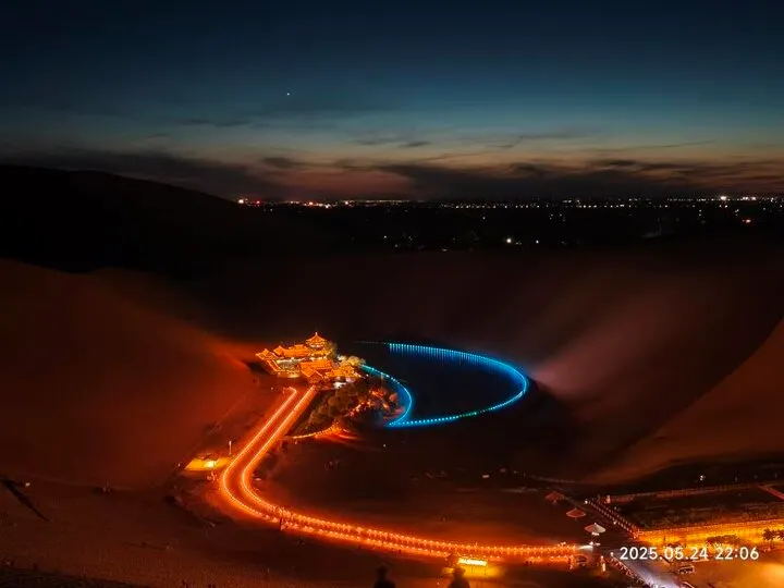 鳴沙山 & 月牙泉夜景