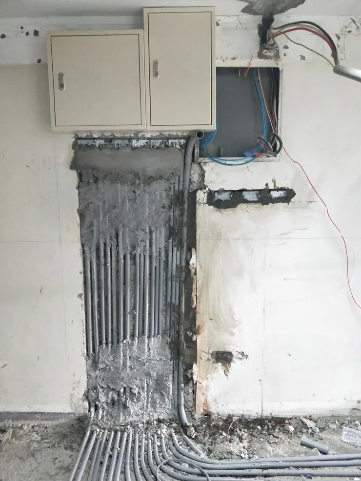 規劃後師傅重新布線，不僅加大了線徑，還增加了一個電箱。