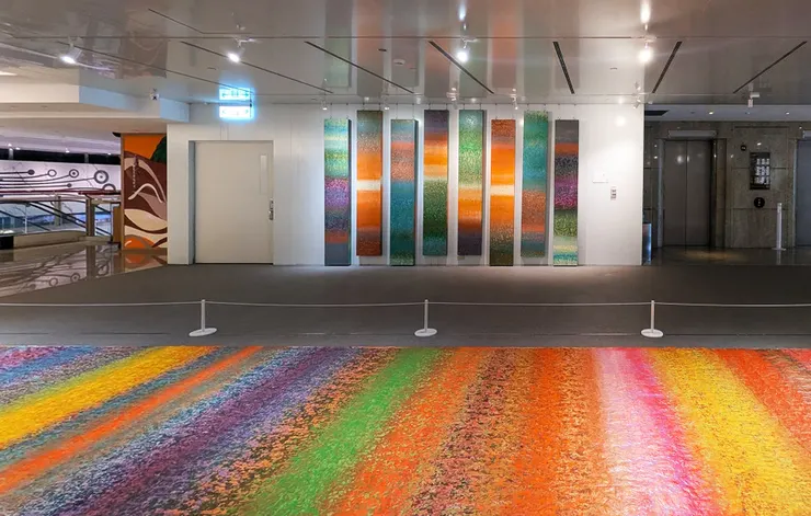 積吶虹光，〈春夏之季-春日的希望與夏日的熱情〉2019年，壓克力顏料、紙。