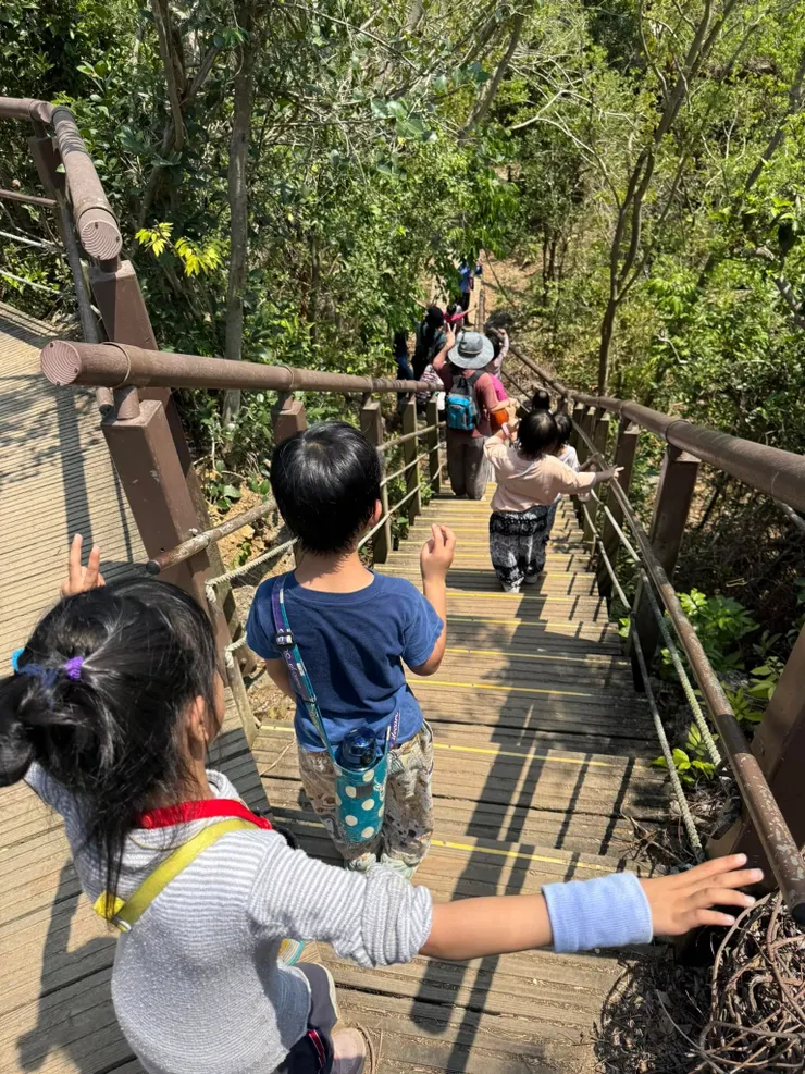 小皮孩穿負離子衣,乾爽舒適,汗水很快離開,皮膚不會感覺粘膩也不易流失體力👍