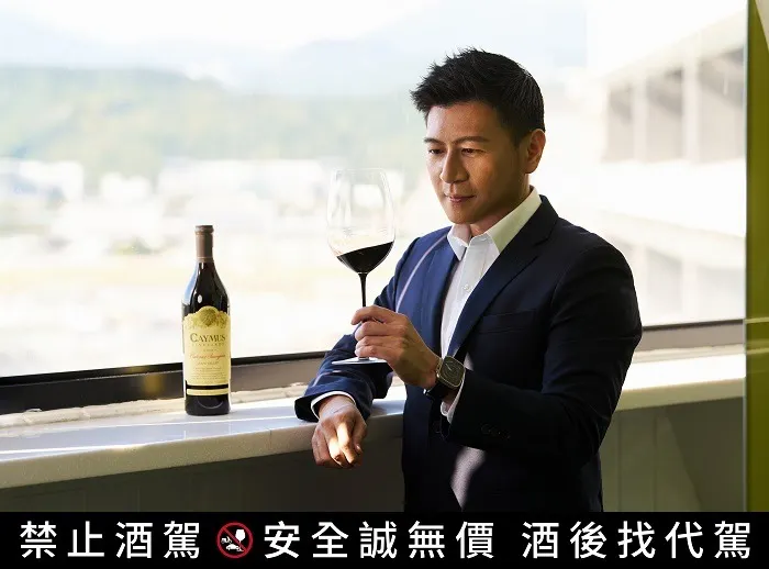 ｢我不喜歡一個人喝酒，我喜歡在心情好的時候喝酒。｣-「巴哈姆特」共同創辦人暨副執行長陳建仁。圖：Photography Leon Hung提供