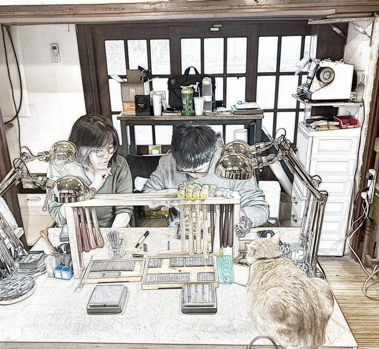 貓貓看我們專注地手作戒指