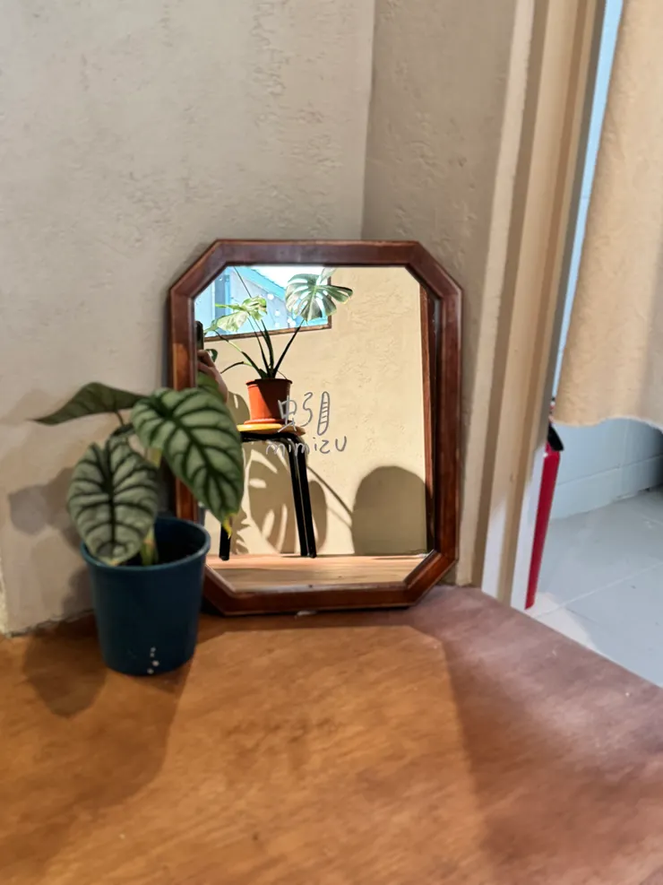 角落寫上蚓的鏡子