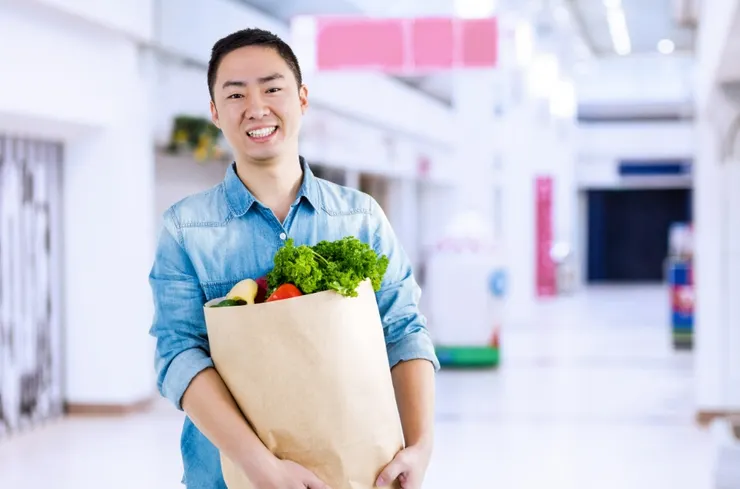 打獵型伴侶只要踏出家門，心裡就裝著一個妳，等他再次推開家門時，隨之而來的是妳心心念念的食材，或是家裡剛好缺的那瓶沐浴乳。圖/123RF圖庫