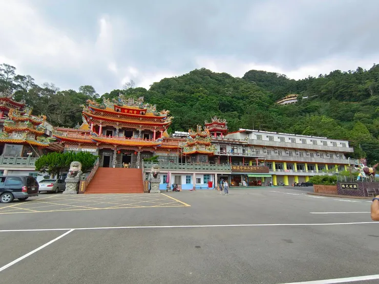 - 右上方即為 協靈宮 -