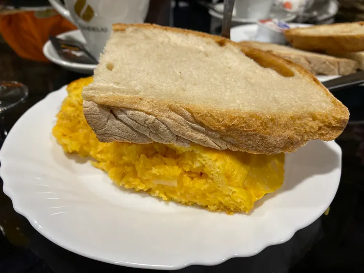 巨大烘蛋還送麵包