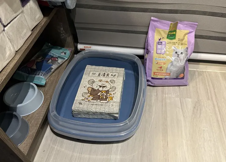 剛開始採購的物品~貓砂還只買一包