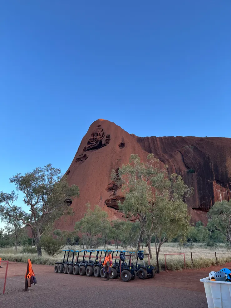 導遊會先教大家如何前進和煞車，確保安全後再出發!