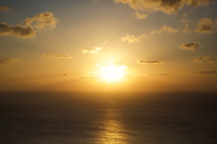 視野遼闊日落之景。