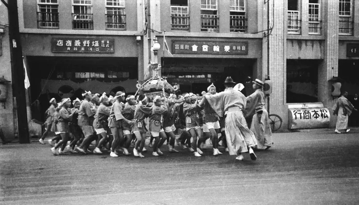 臺灣神社祭（臺北，1942，攝影：鄧南光）圖片來源：「意象台灣」影像資料庫網站