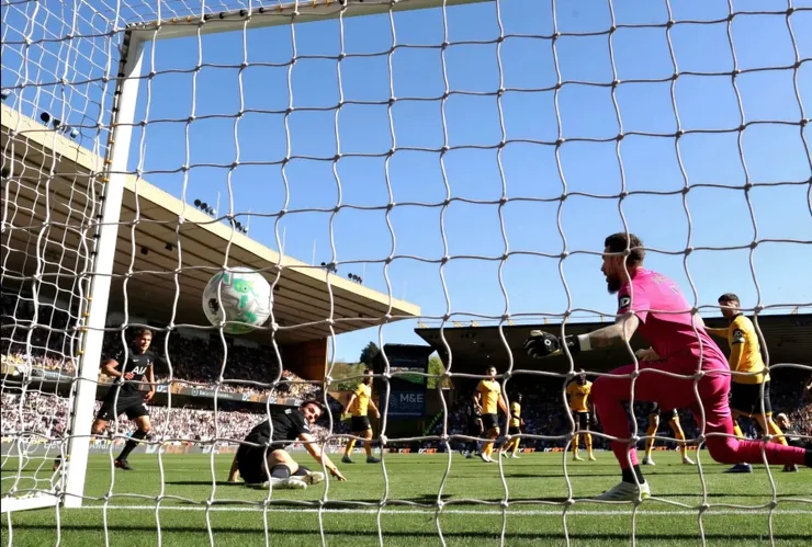 保連夏鏟射入網助熱刺小勝1:0