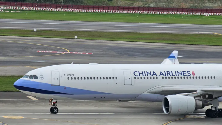 這是華航的空中巴士A330-300型廣體雙走道客機!