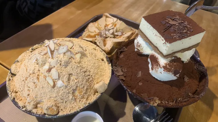 今天點的分別是招牌雪冰、提拉米蘇雪冰和黃豆吐司。