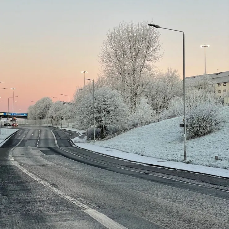 蘇格蘭冬天雪後的夕陽景色。