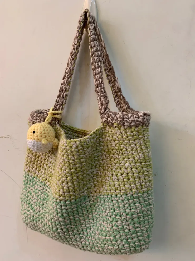 小鯨魚說：「不能只帶包出去玩，也要帶我一起去。」