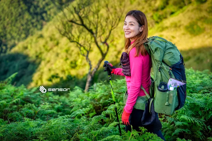 攝影師：花媽你可以站在前面一大片的蕨類植物裡嗎？    我：好！可以！ （超nice的啊我～～）