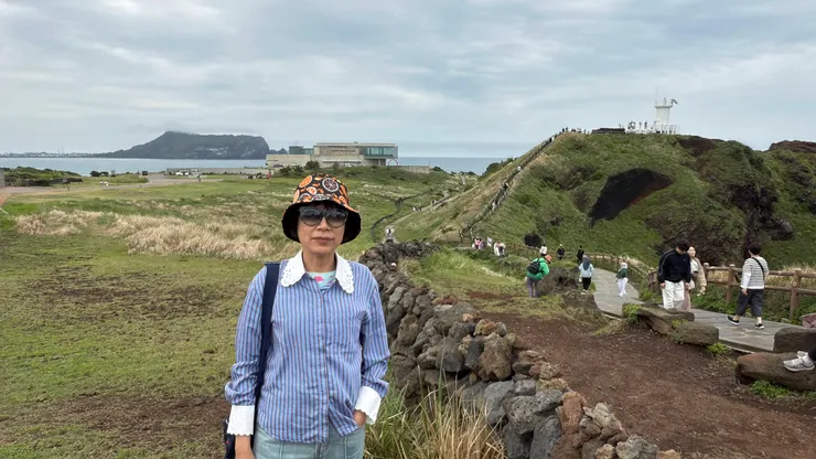 玻璃屋咖啡館可看到對面牛島