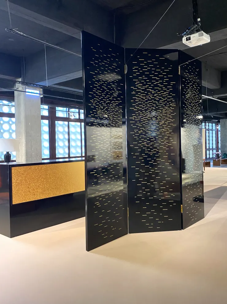 復刻雙面屏風，黝黑面