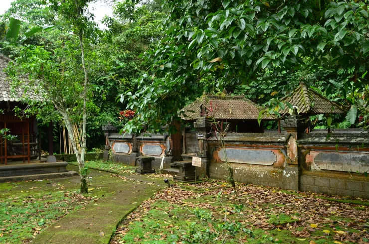 形容陰森不為過吧