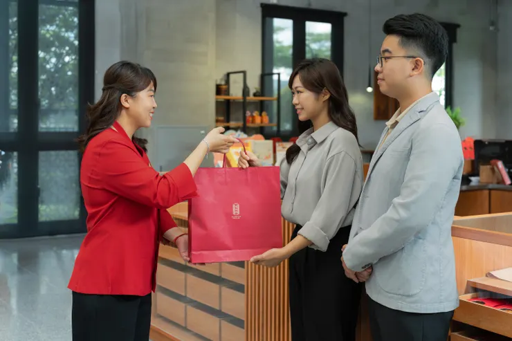 舊振南門市與客服團隊以高效率與細膩服務深獲好評，成為企業福委、人資與採購窗口心中的春節禮贈首選品牌。