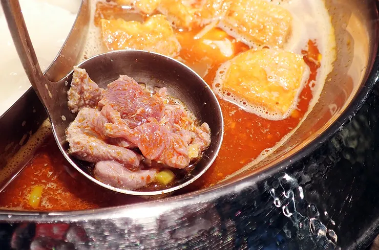 內湖火鍋推薦│柳記螺螄粉火鍋，訂位即送海鮮，當月壽星滿額霸氣贈送海鮮塔