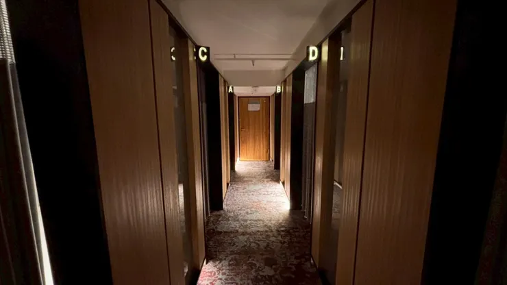 一間房間內有不少隔間